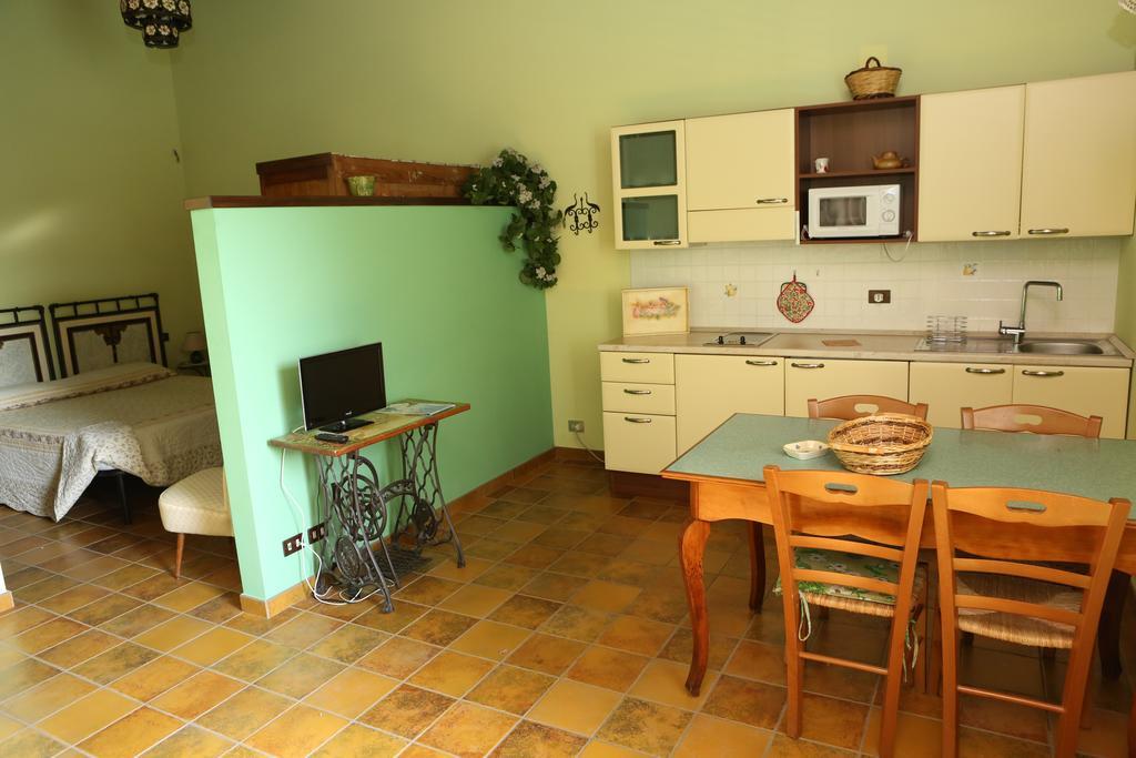 La Locanda Del Picchio Country House Morro dʼOro Exterior foto