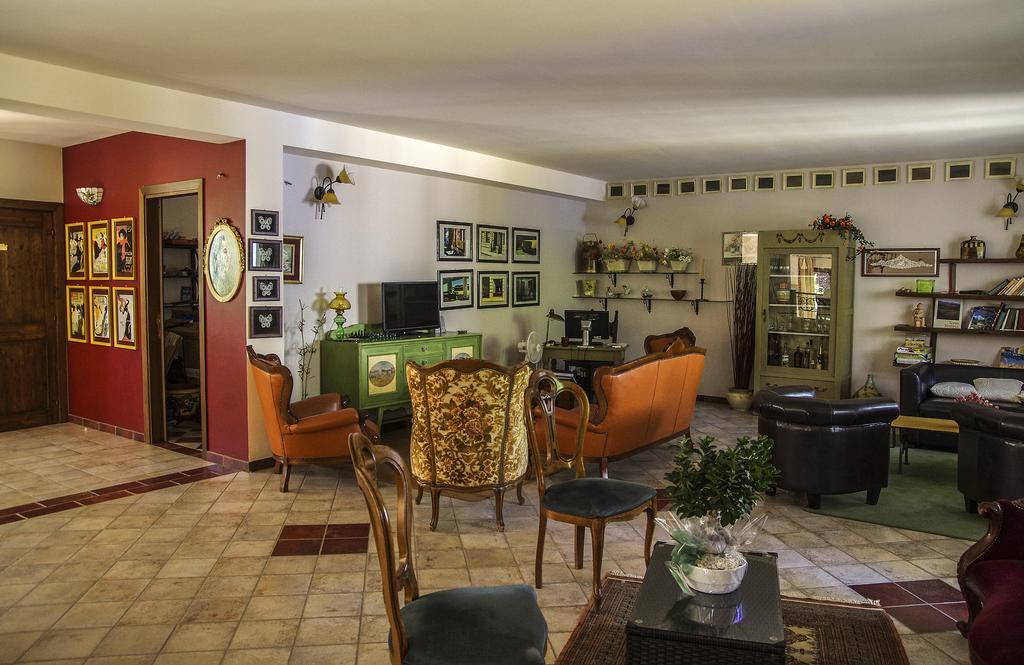 La Locanda Del Picchio Country House Morro dʼOro Exterior foto